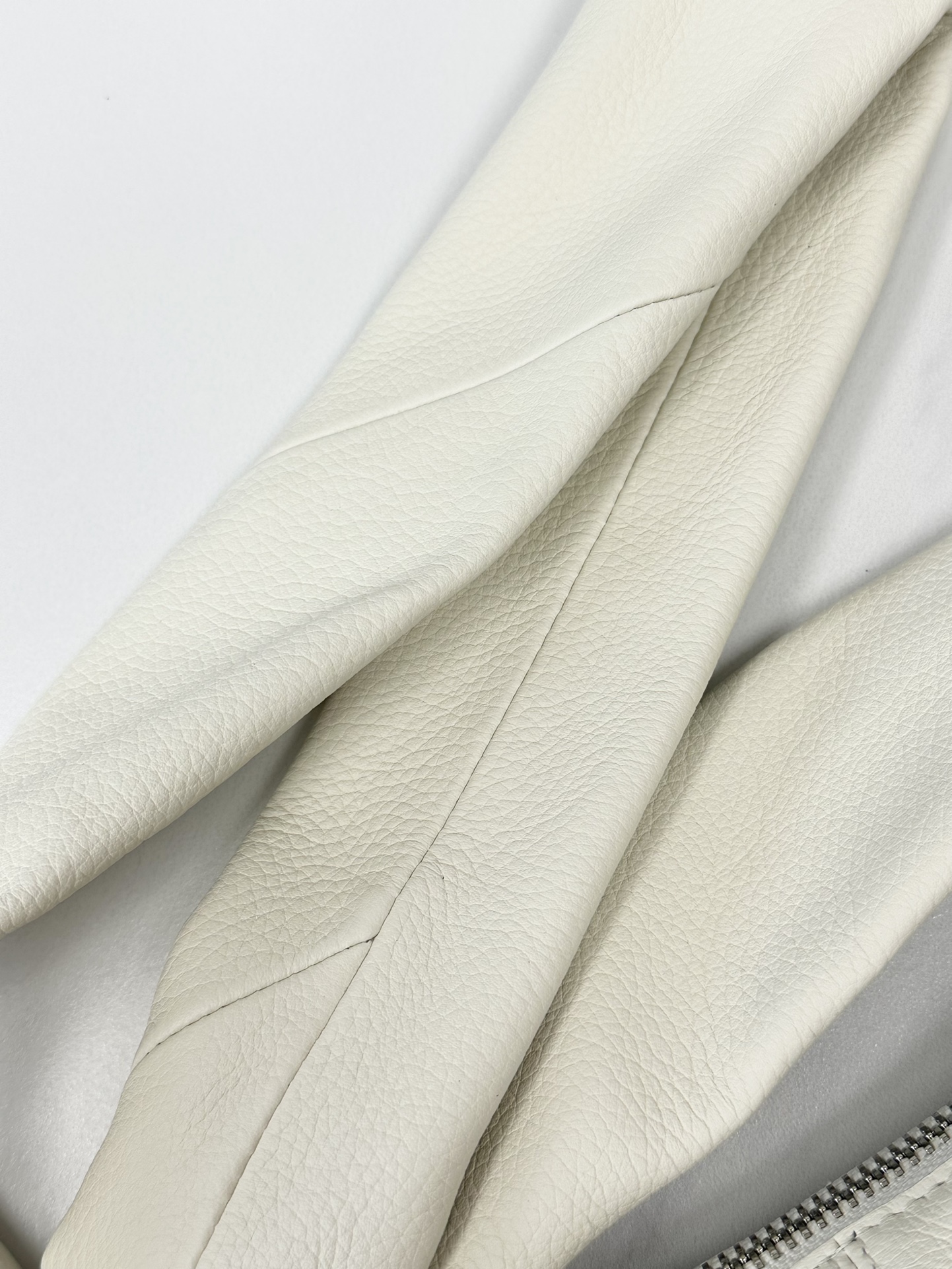 LEMAIRE Croissant Shoulder Bag | white.