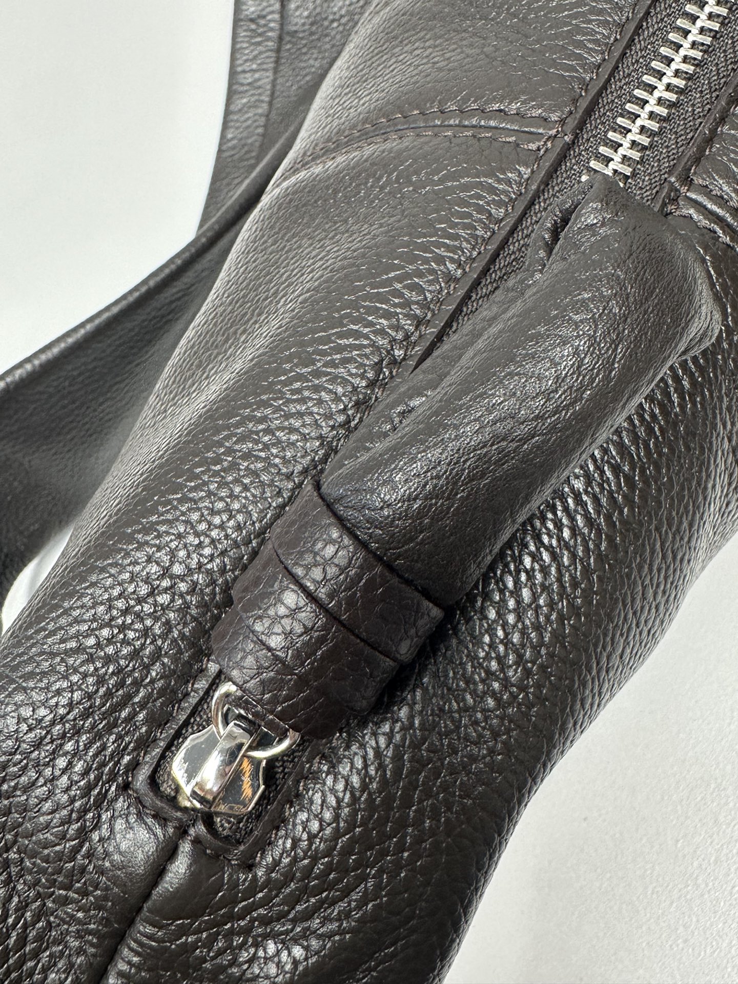 LEMAIRE Medium Croissant Leather Shoulder Bag | black