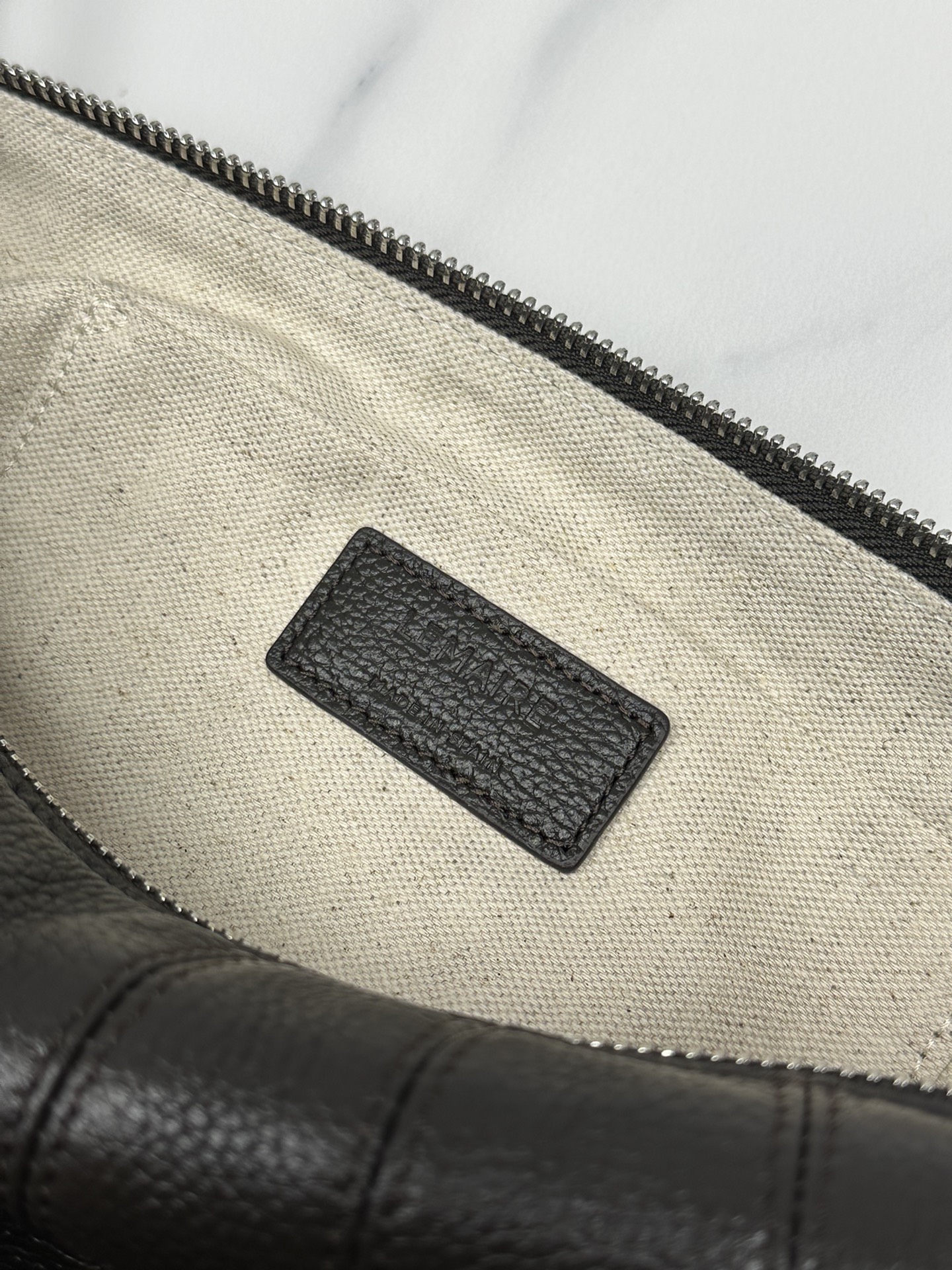 LEMAIRE Medium Croissant Leather Shoulder Bag | black
