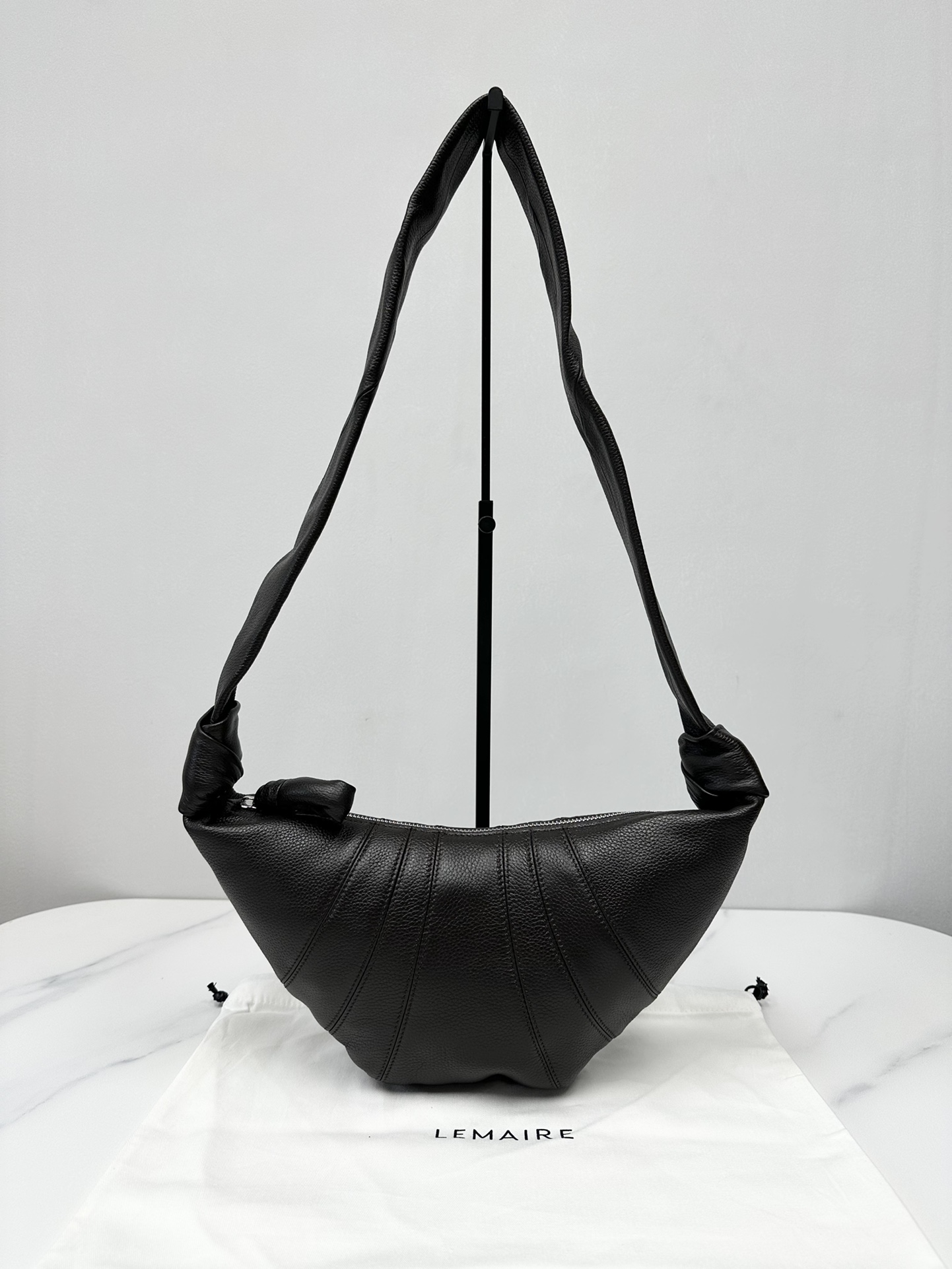 Lemaire Small Croissant Grain Leather Bag – Black |