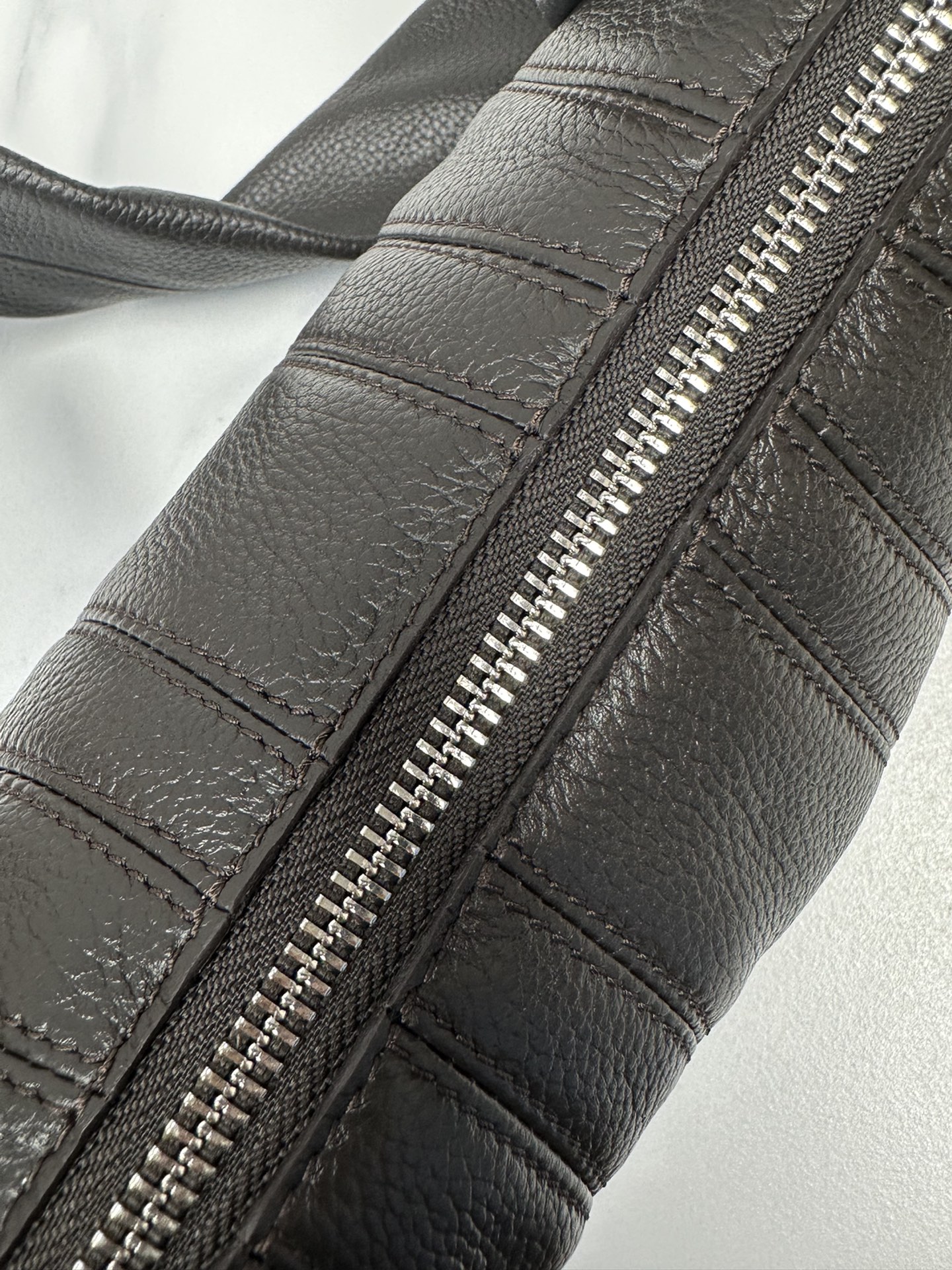 Lemaire Small Croissant Grain Leather Bag - Black |