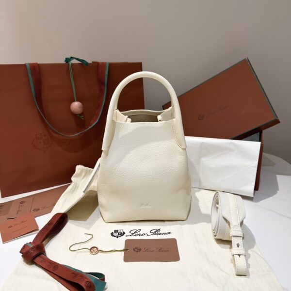 Loro Piana Small Bale bag Grained Calfskin Whisper White | Loro Piana