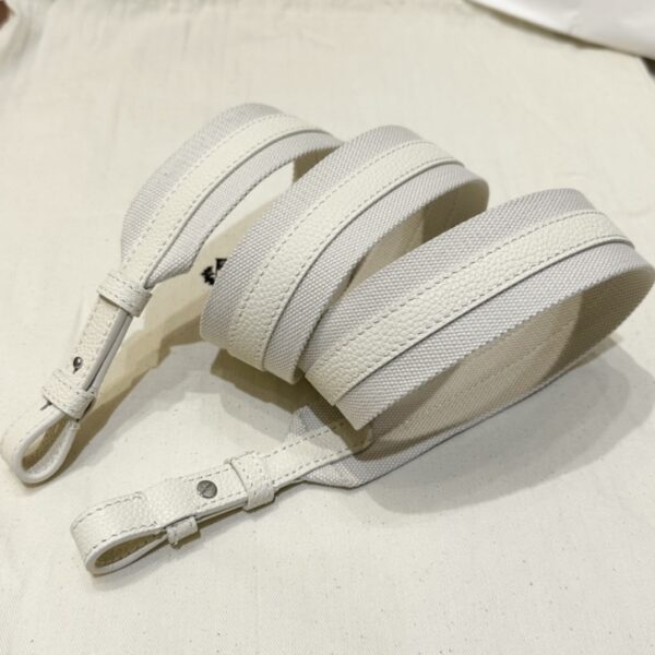 Loro Piana Small Bale bag Grained Calfskin Whisper White | Loro Piana