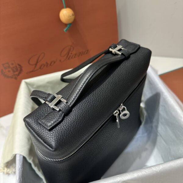 Loro Piana Extra Pocket backpack L23.5 - Grained Calfskin black