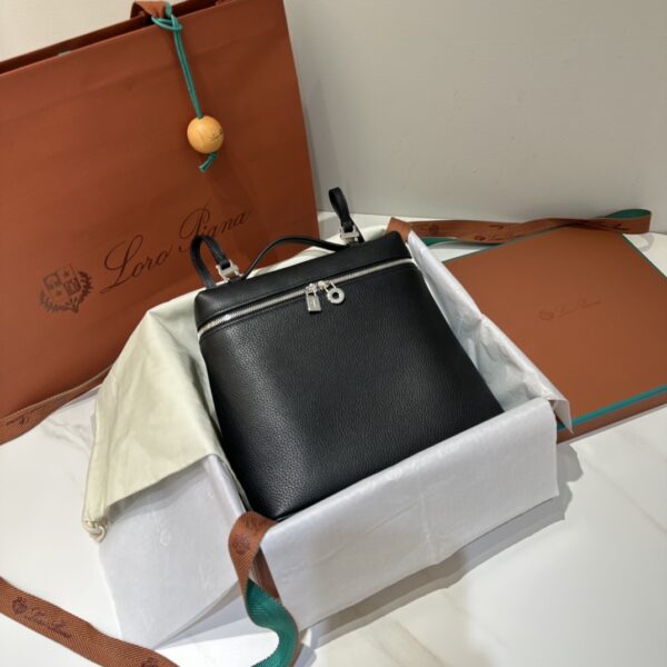 Loro Piana Extra Pocket backpack L23.5 - Grained Calfskin black