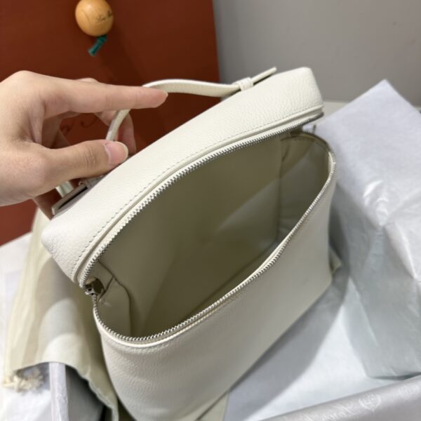 Delvaux Extra Pocket backpack L23.5 - Grained Calfskin white