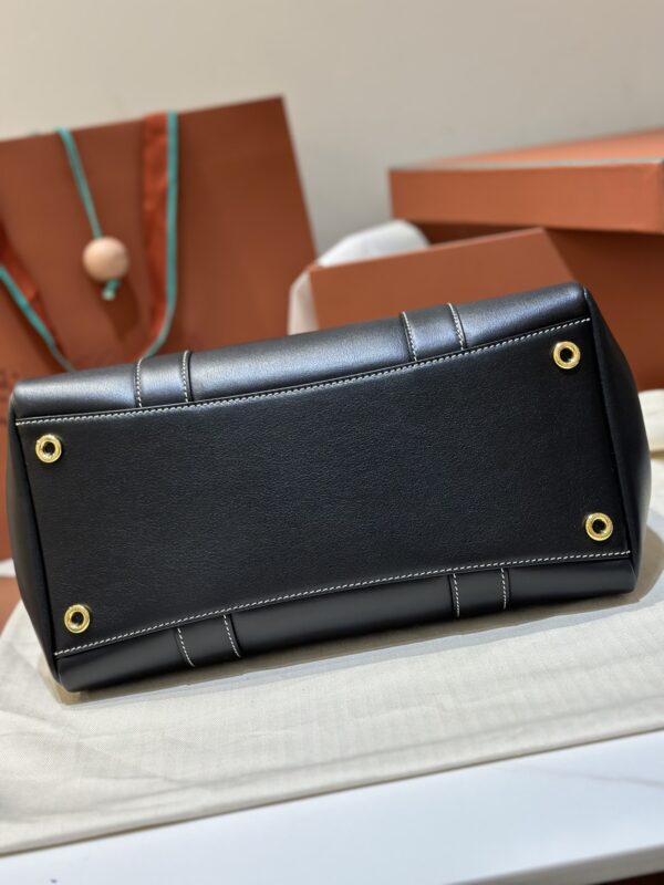 Loro Piana Loom bag L32 Smooth Calfskin Black | Loro Piana CY
