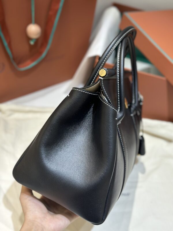Loro Piana Loom bag L32 Smooth Calfskin Black | Loro Piana CY