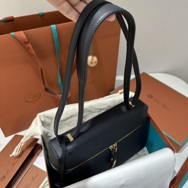 Extra bag L27 leather shoulder bag in black