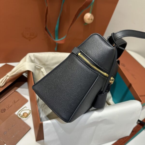 Extra bag L27 leather shoulder bag in black