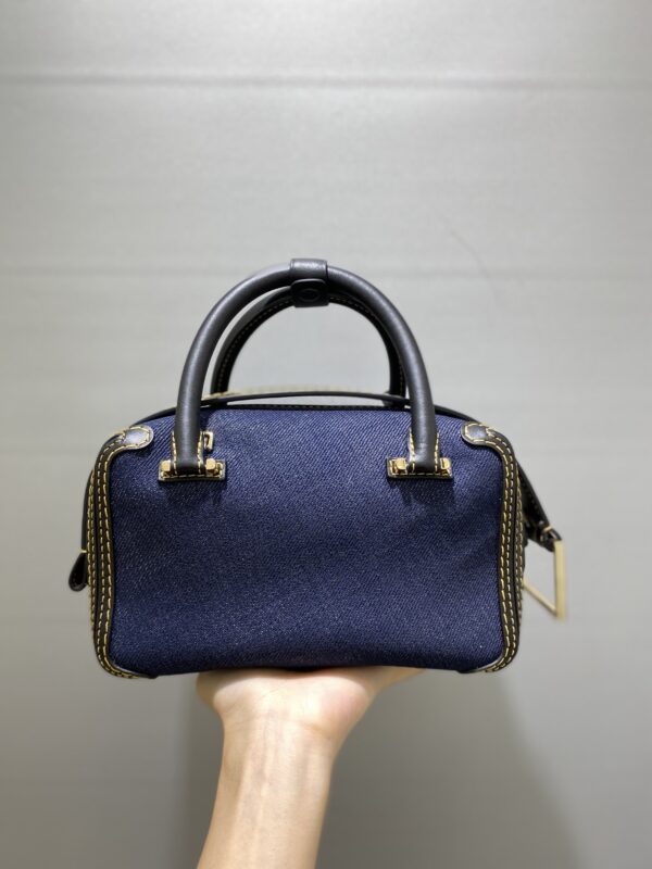 Cool Box Nano leather tote bag in blue - Delvaux