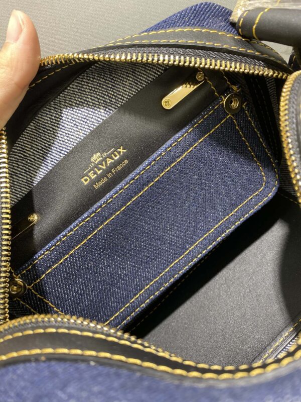 Cool Box Nano leather tote bag in blue - Delvaux