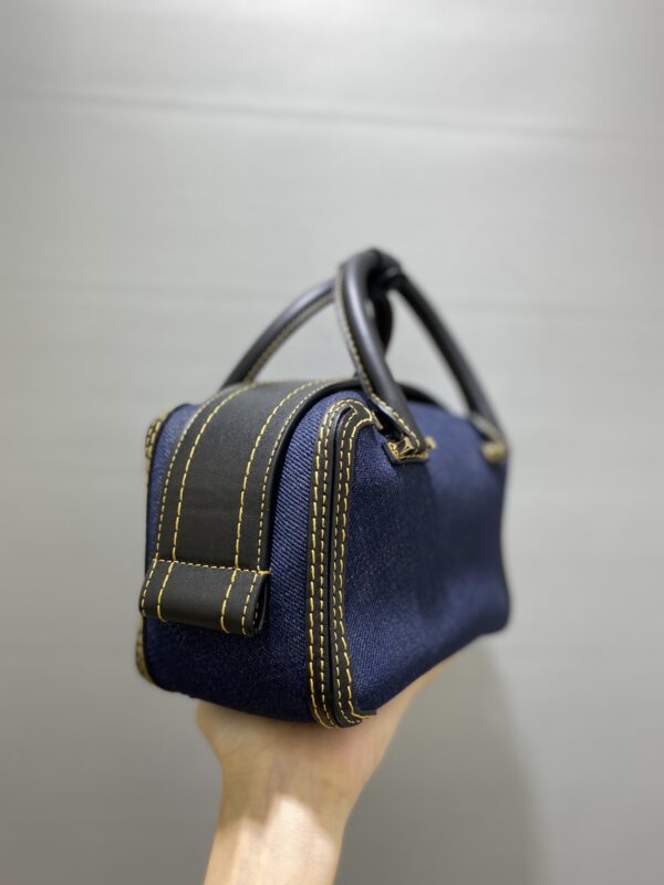 Cool Box Nano leather tote bag in blue - Delvaux
