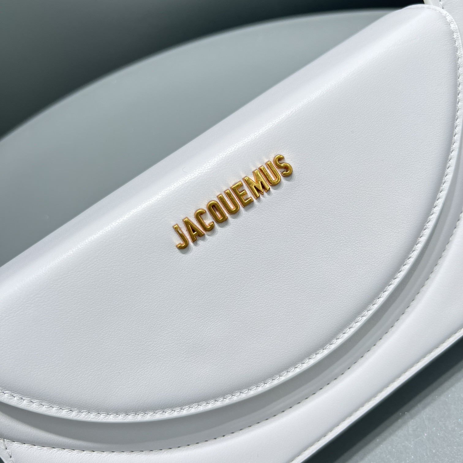 JACQUEMUS Smooth Calfskin Le Sac Rond White 1474112