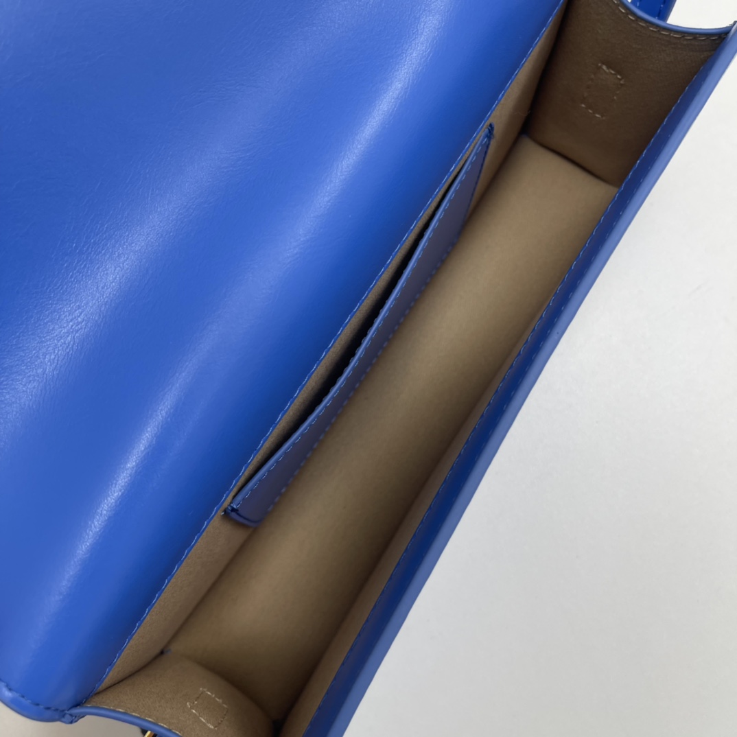 Jacquemus Le Bambino Leather Shoulder Bag in Blue