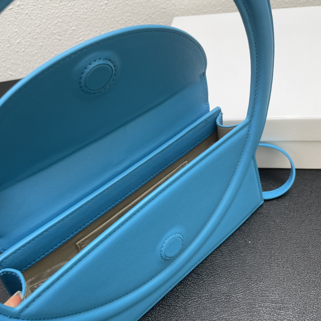 Jacquemus Le Sac Rond Leather Shoulder Bag In Blue