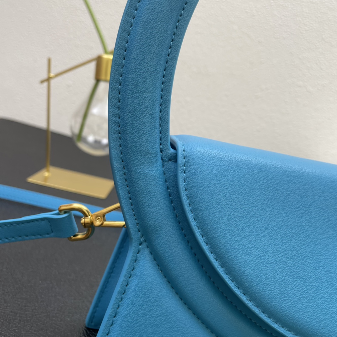 Jacquemus Le Sac Rond Leather Shoulder Bag In Blue