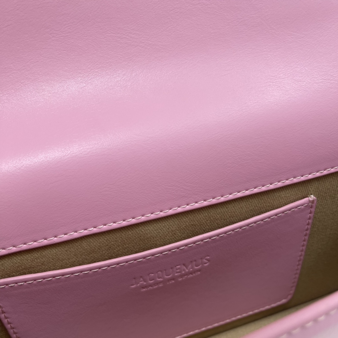 Jacquemus Le Bambino Leather Shoulder Bag in pink-
