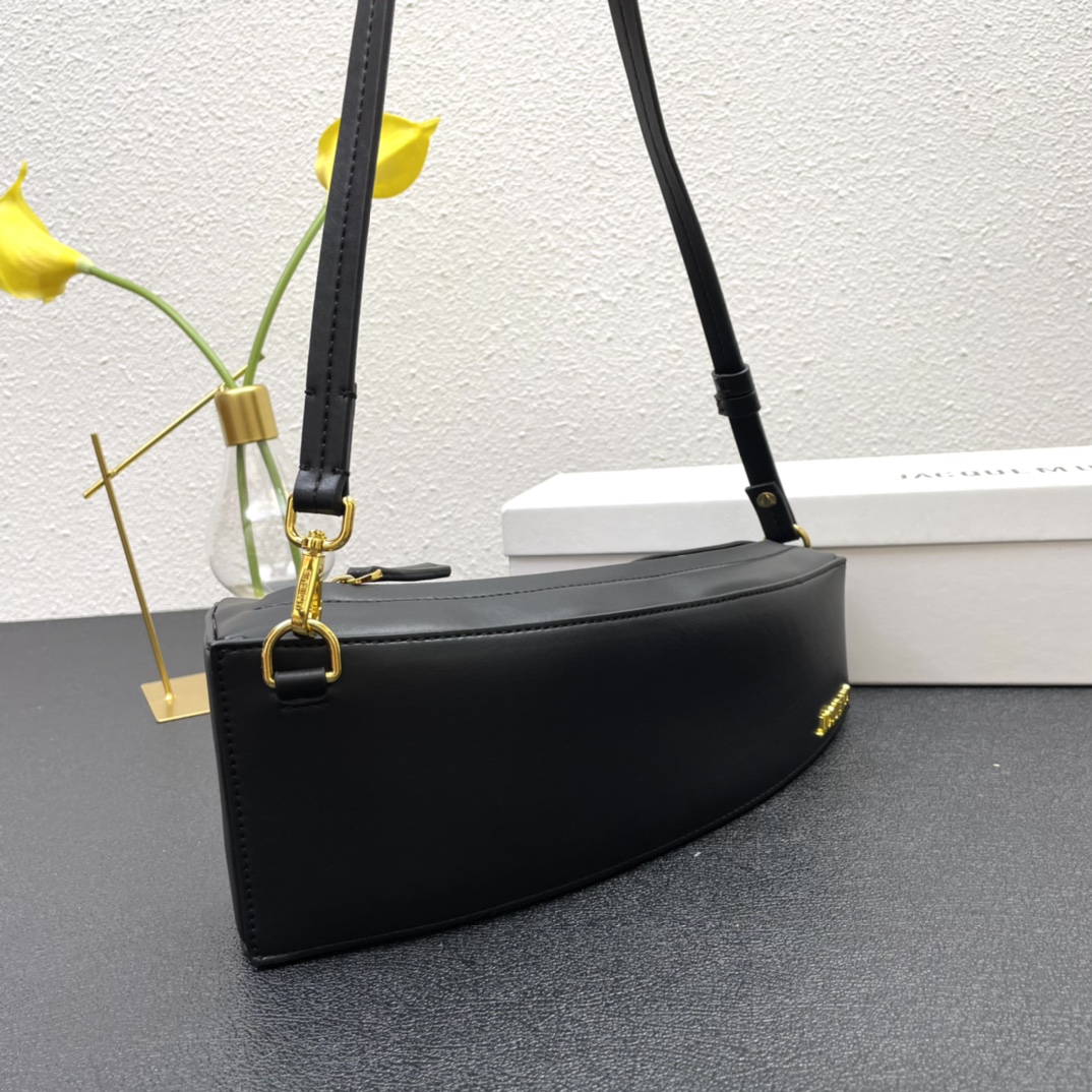 Le bomba leather handbag Jacquemus black in Leather -