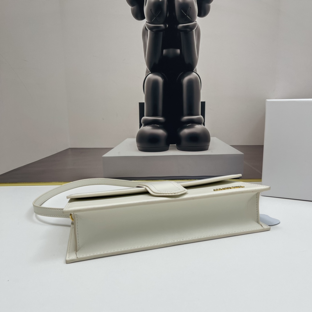 Jacquemus Le Bambino Leather Shoulder Bag in white