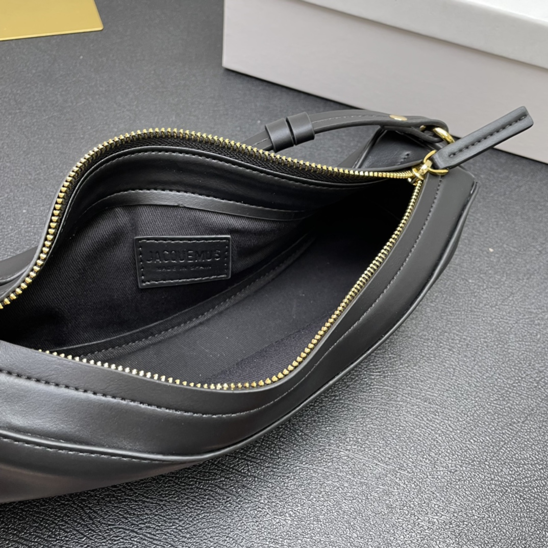 Le bomba leather handbag Jacquemus black in Leather -