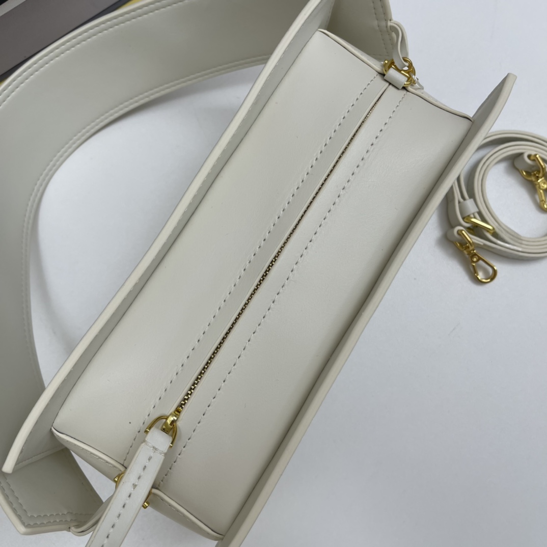 Jacquemus Le Rectangle Tote Bag | white  |