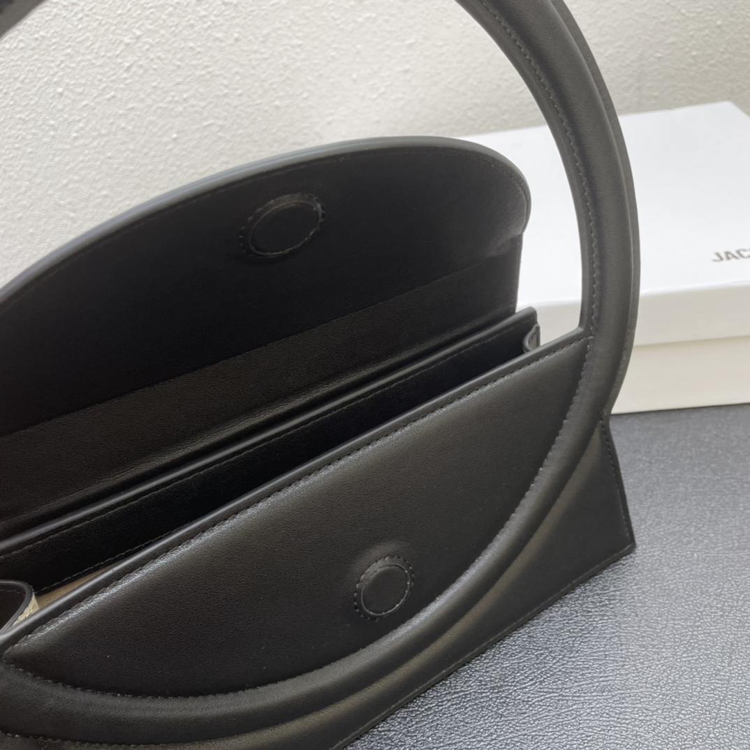 Jacquemus Le Sac Rond Leather Shoulder Bag In Black