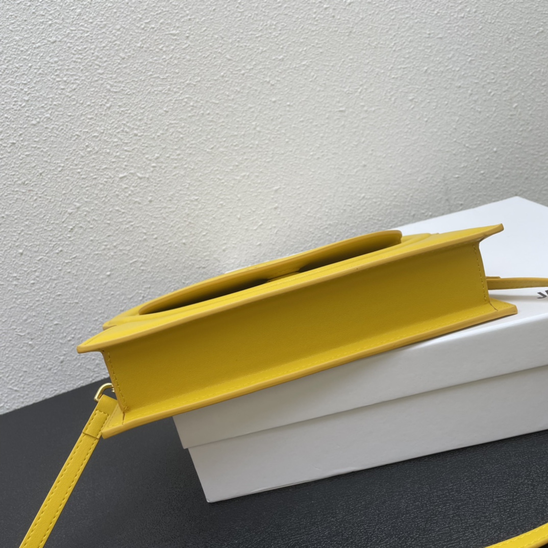 Jacquemus Le Sac Rond Leather Shoulder Bag In yellow