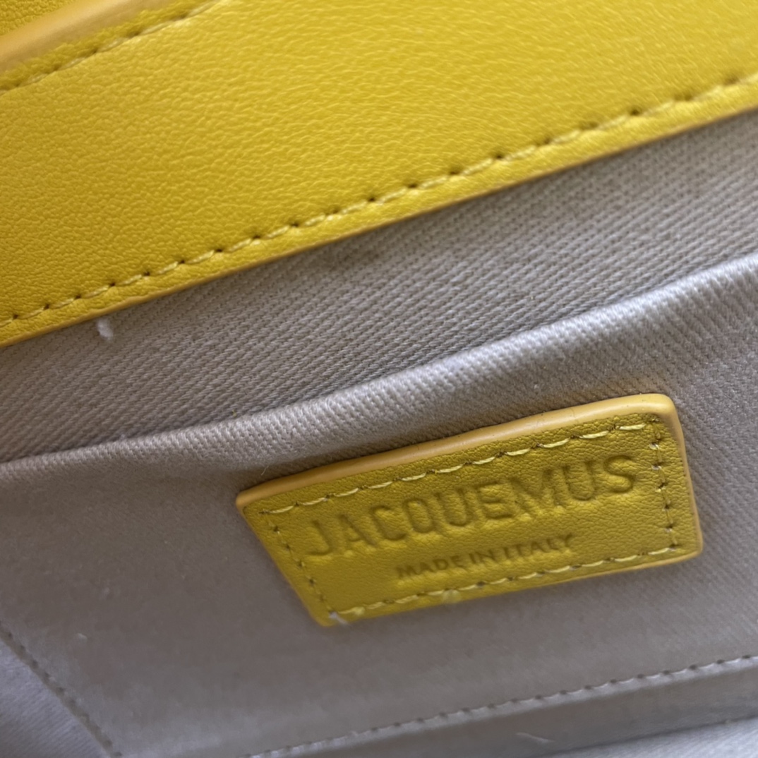 Jacquemus Le Sac Rond Leather Shoulder Bag In yellow