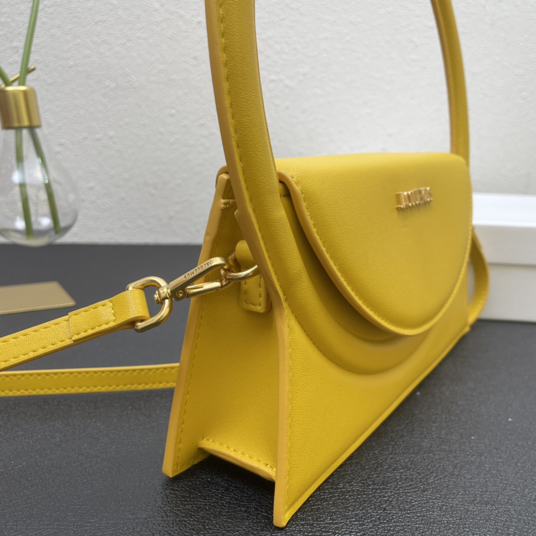 Jacquemus Le Sac Rond Leather Shoulder Bag In yellow