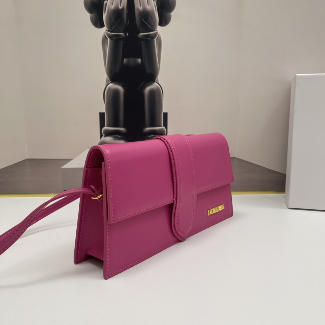 Le Bambino Jacquemus fuchsia leather shoulder bag in pink