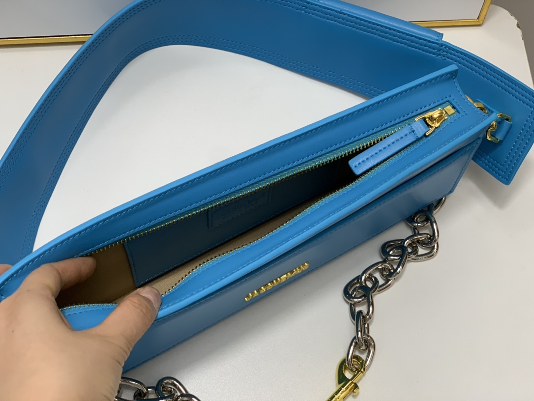 Jacquemus Blue Le Ciuciu Shoulder Bag in Leather For Women