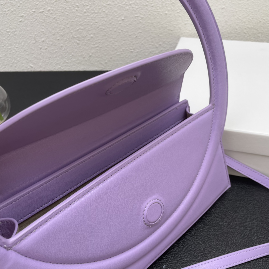 Jacquemus Le Sac Rond Leather Shoulder Bag In pruple