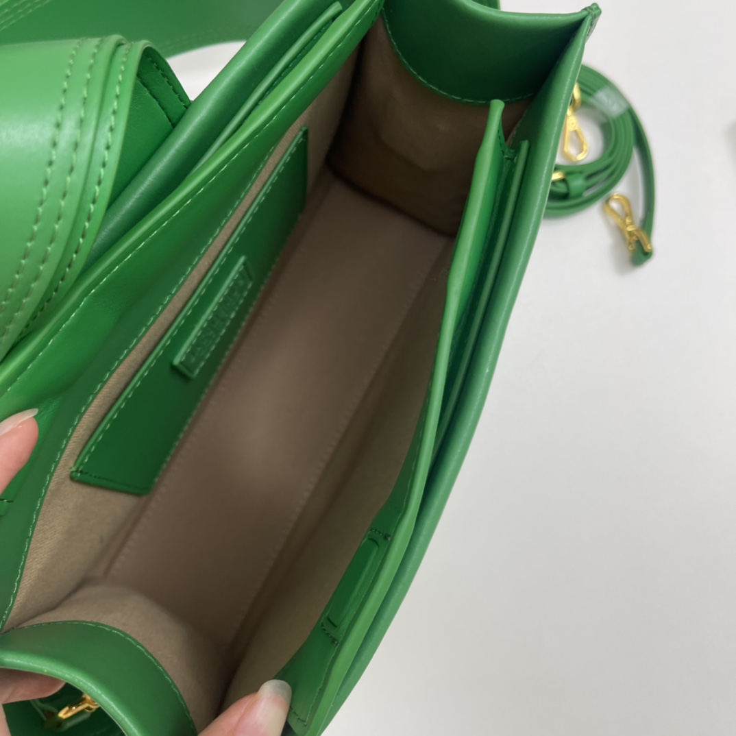 Jacquemus green Leather Le Bambino 24 Shoulder Bag