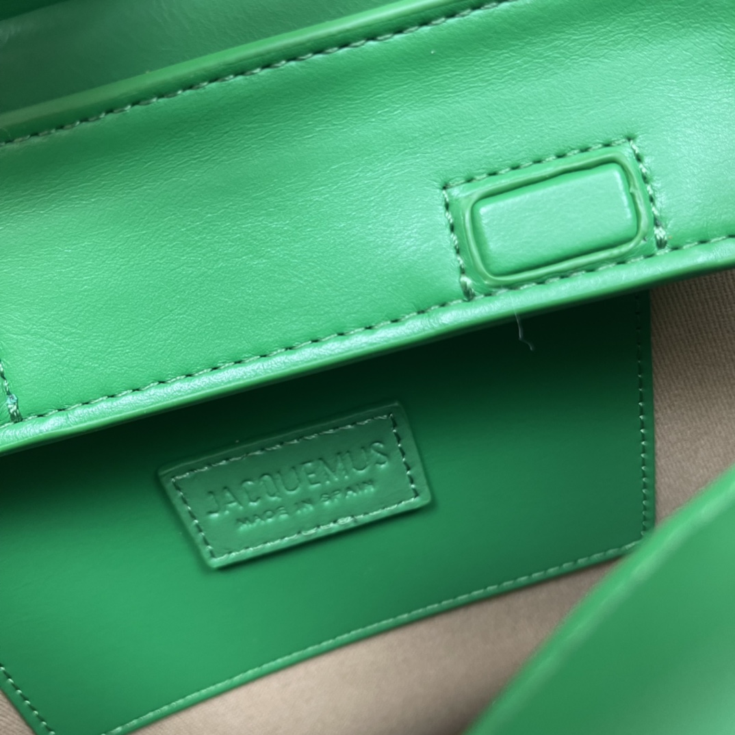 Jacquemus green Leather Le Bambino 24 Shoulder Bag