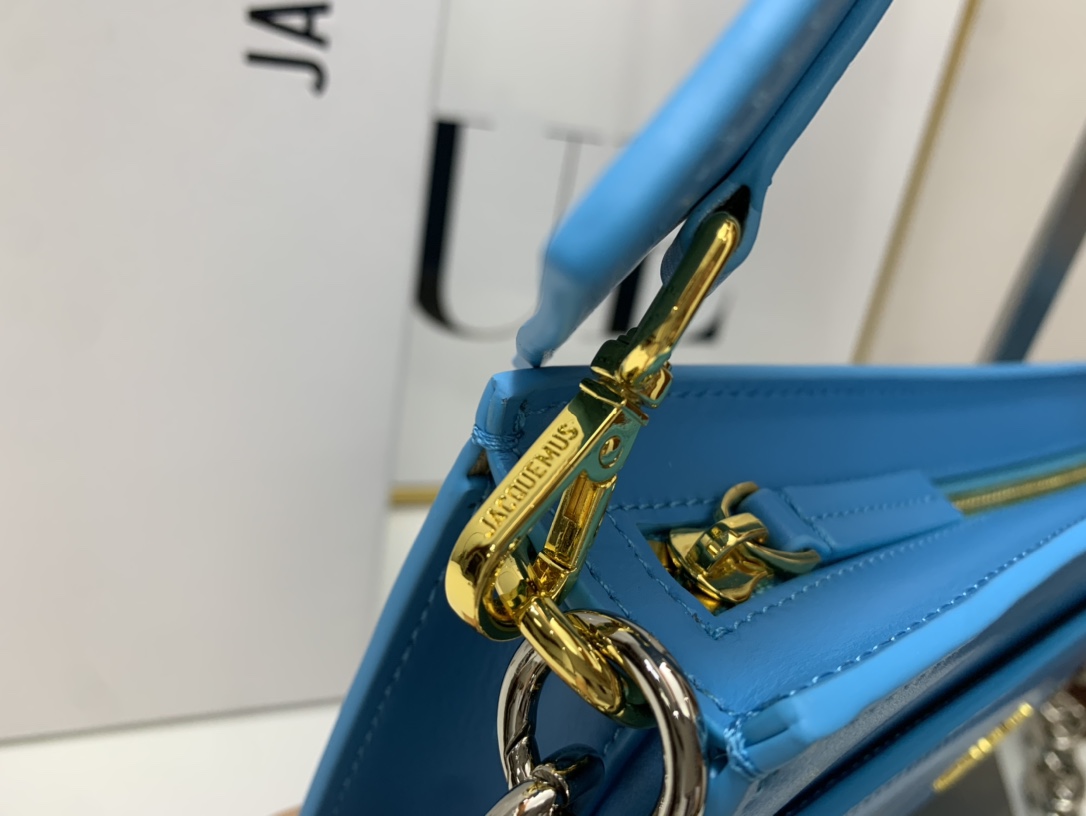 Jacquemus Blue Le Ciuciu Shoulder Bag in Leather For Women