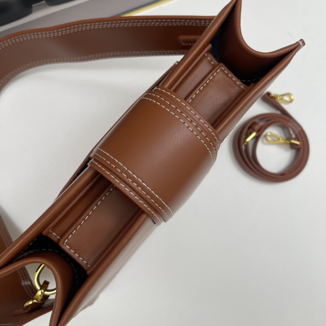 Jacquemus brown Leather Le Bambino 24 Shoulder Bag