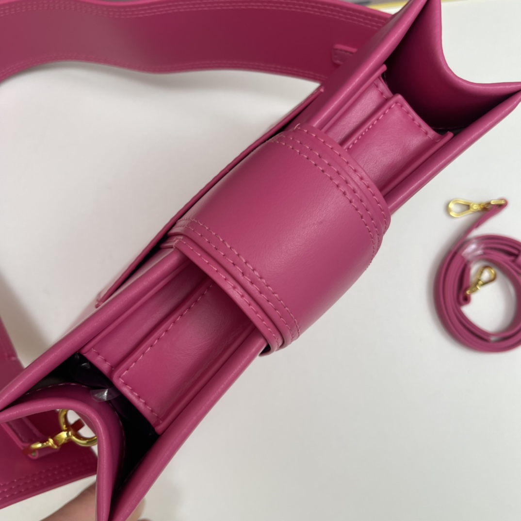 Jacquemus pink Leather Le Bambino 24 Shoulder Bag