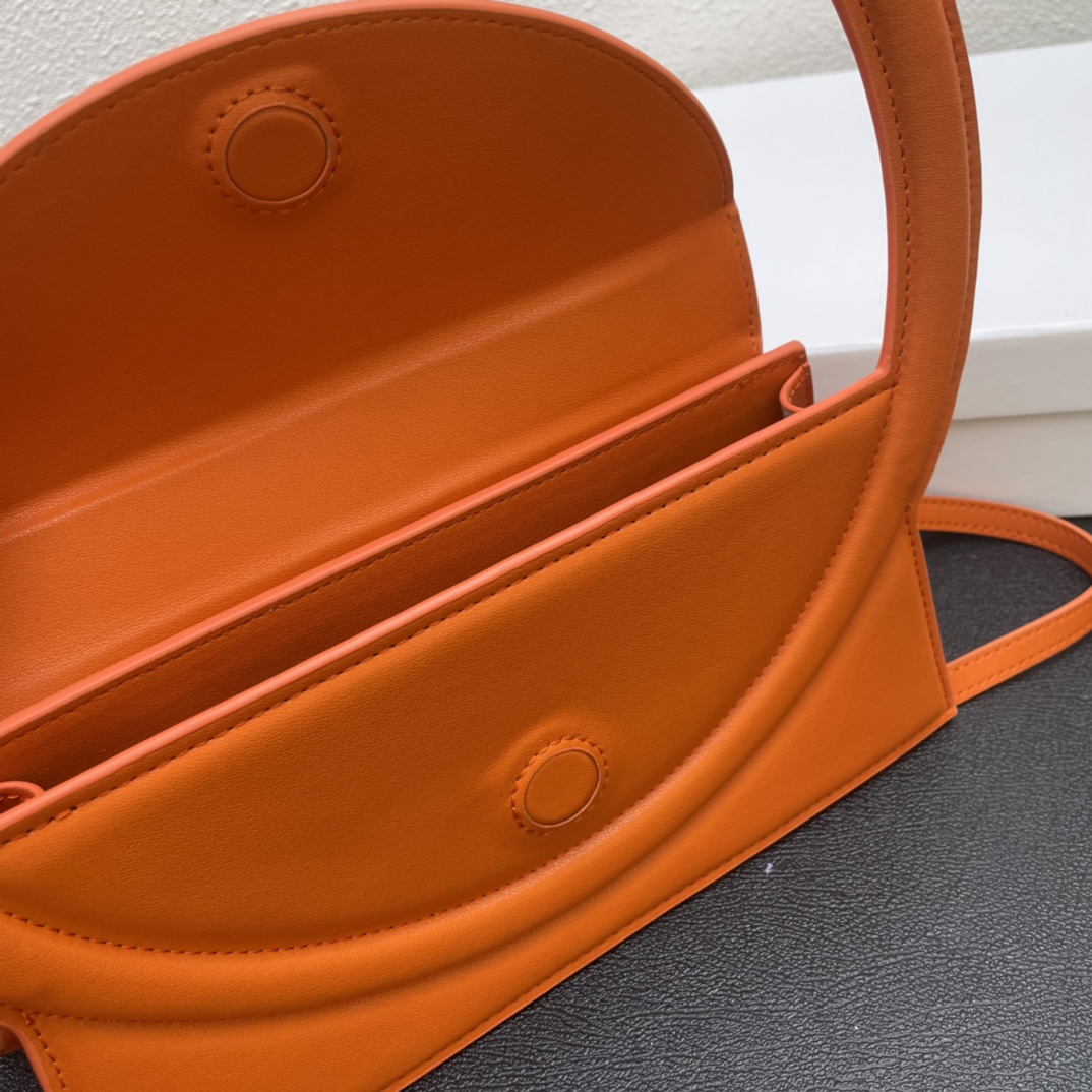 Jacquemus Le Sac Rond Leather Shoulder Bag In orange