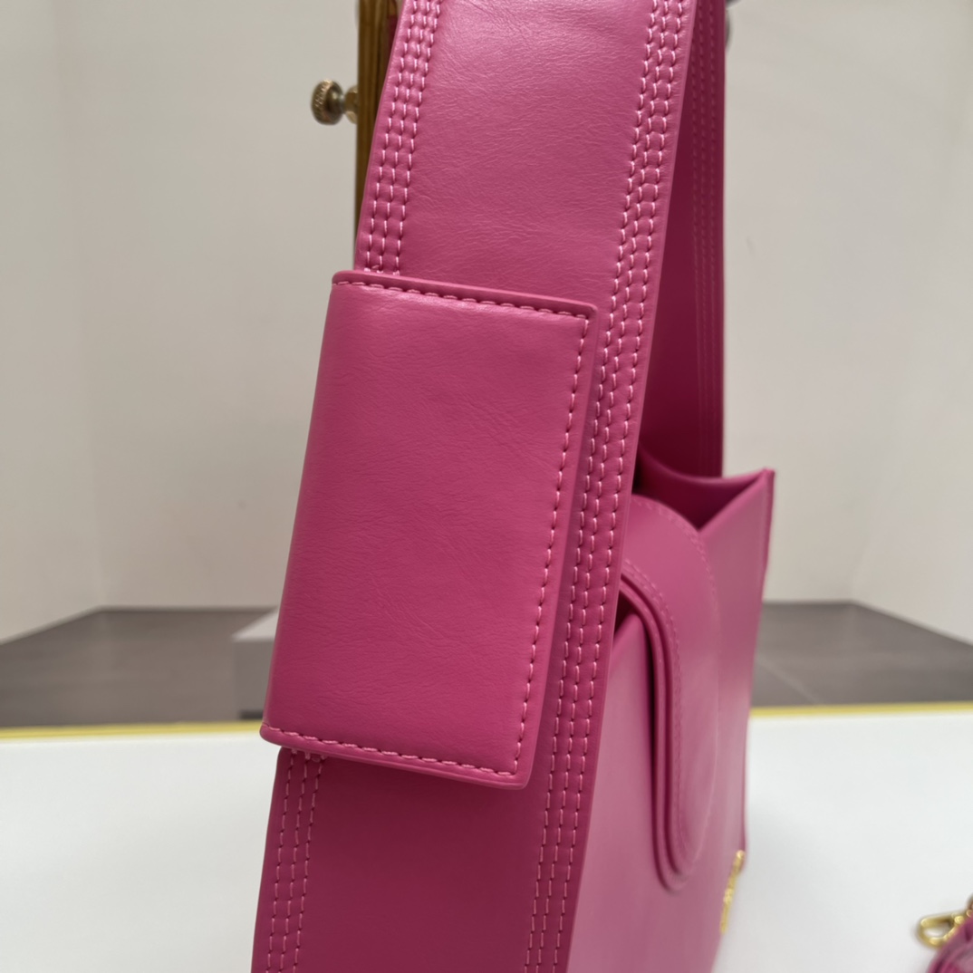 Jacquemus pink Leather Le Bambino 24 Shoulder Bag
