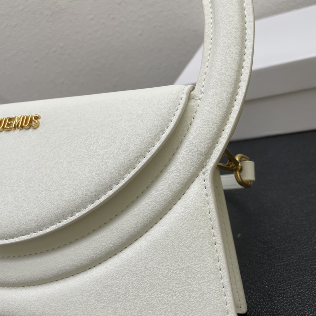 Jacquemus Le Sac Rond Leather Shoulder Bag In Beige