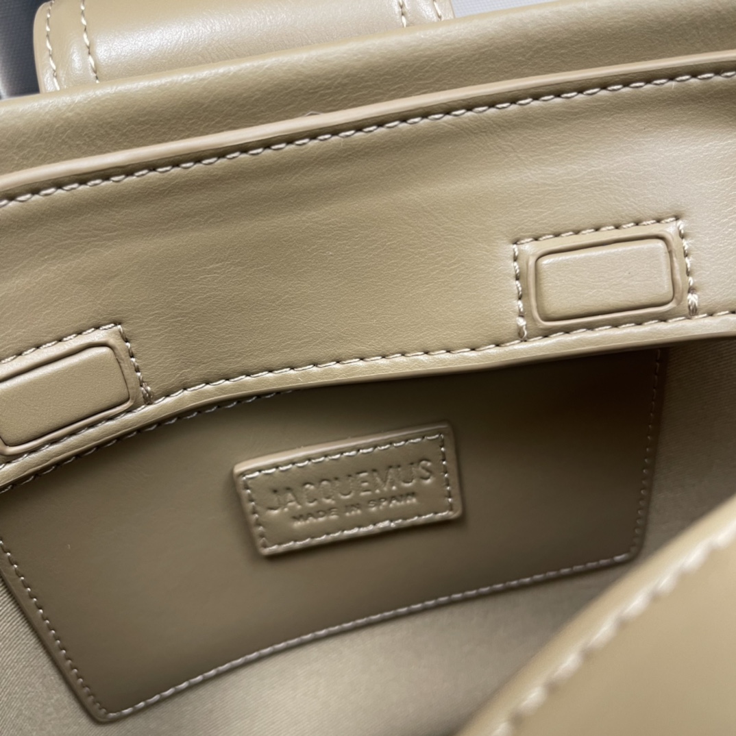 Jacquemus brown  Leather Le Bambino 24 Shoulder Bag
