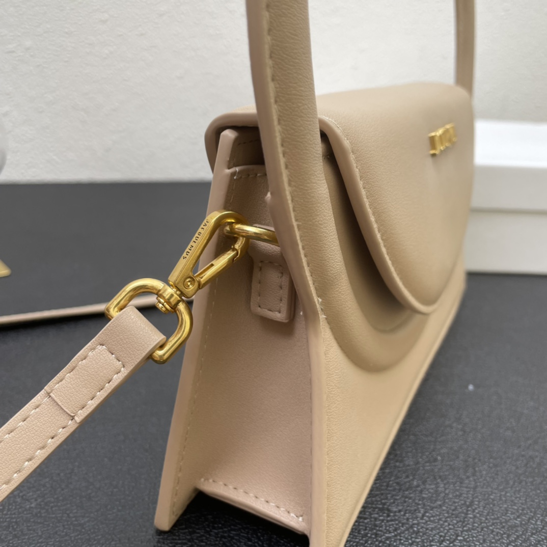 JACQUEMUS Le Sac Rond Leather Shoulder Bag in beige