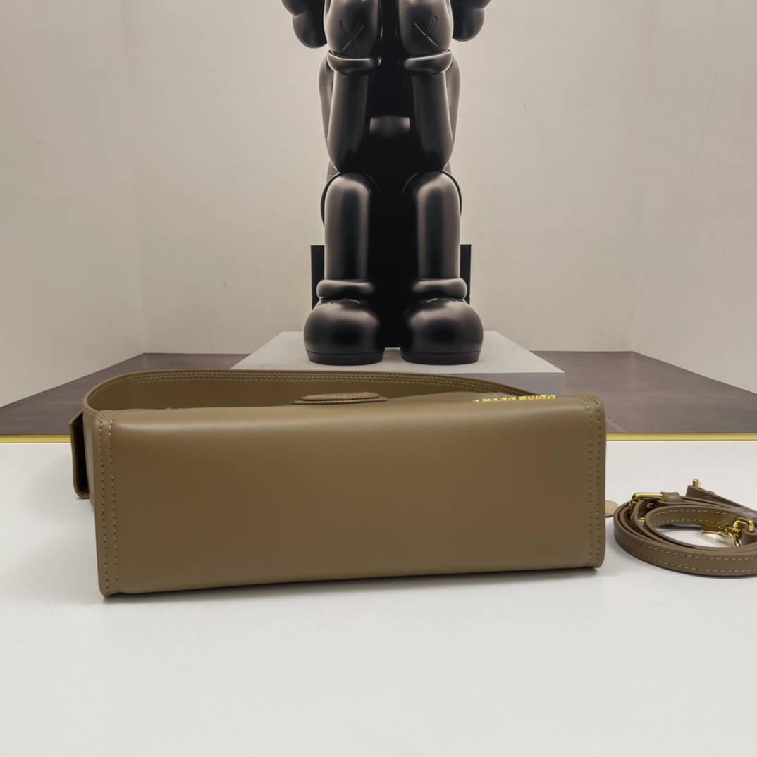 Jacquemus brown  Leather Le Bambino 24 Shoulder Bag
