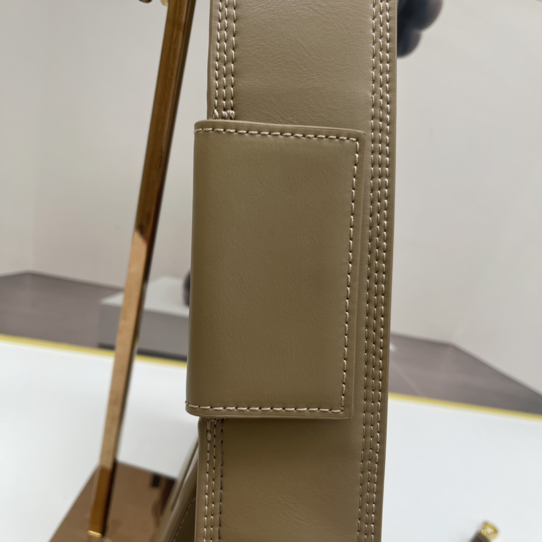 Jacquemus brown  Leather Le Bambino 24 Shoulder Bag