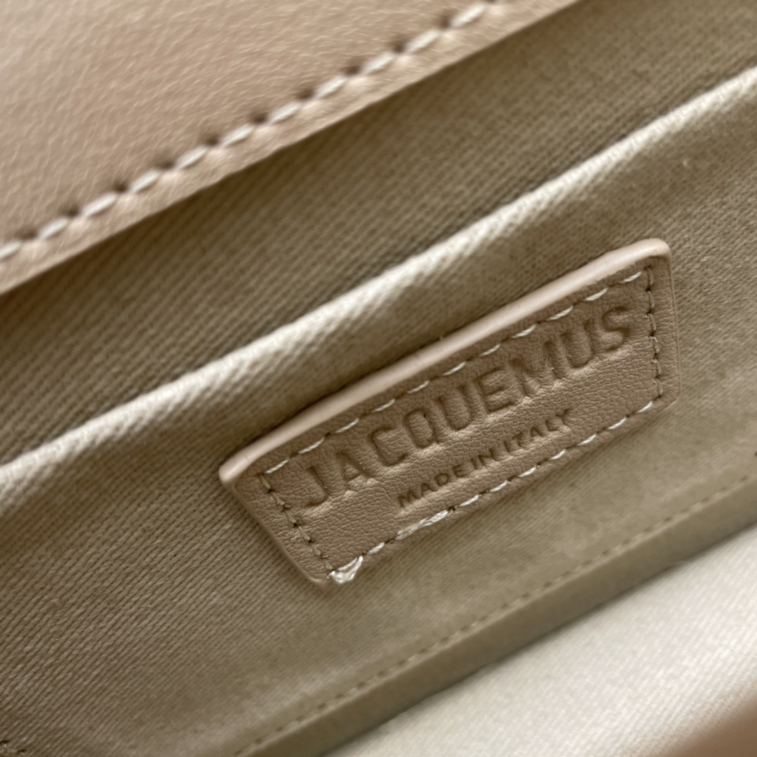 JACQUEMUS Le Sac Rond Leather Shoulder Bag in beige