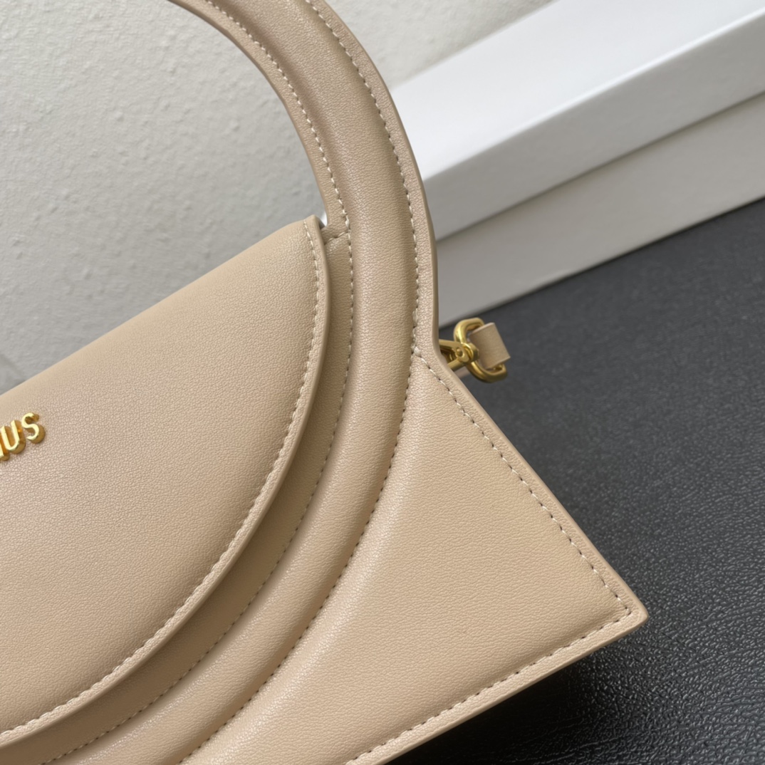 JACQUEMUS Le Sac Rond Leather Shoulder Bag in beige