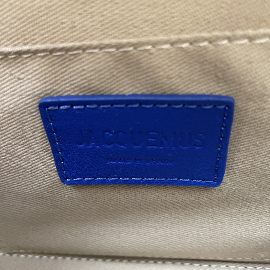 Jacquemus Pre-Owned 2021-2024 Calfskin Le Carinu bag in blue