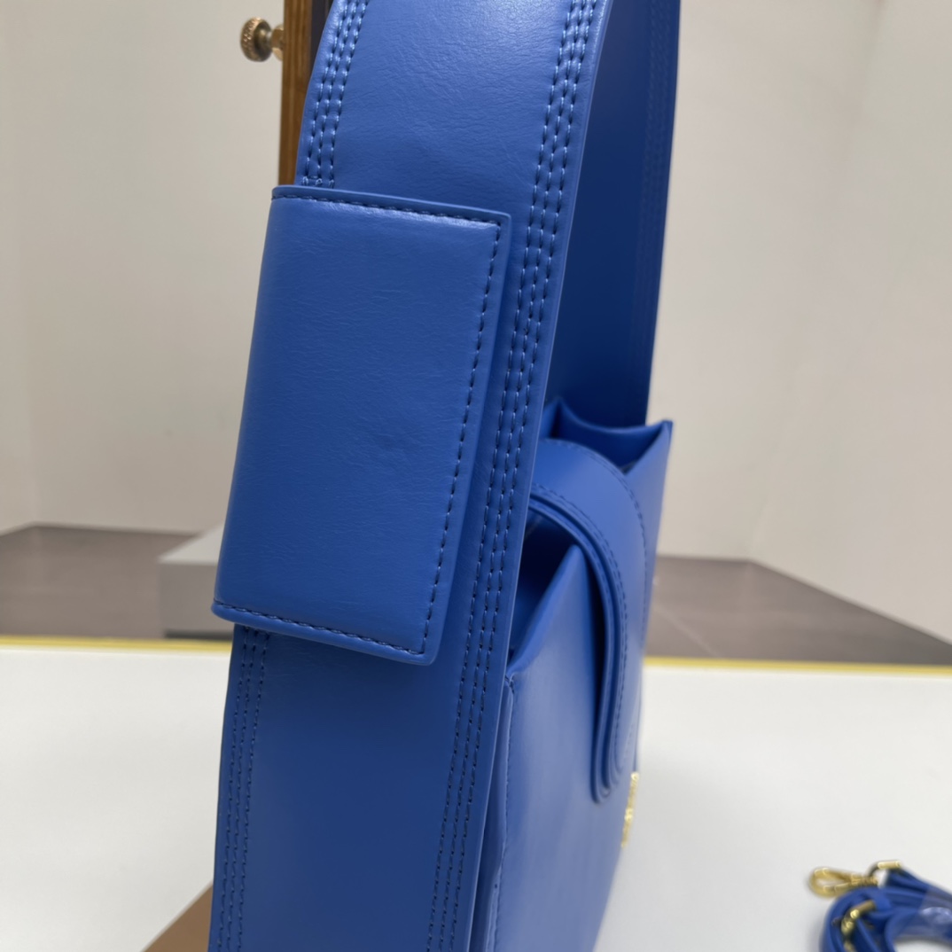 Jacquemus blue Leather Le Bambino 24 Shoulder Bag