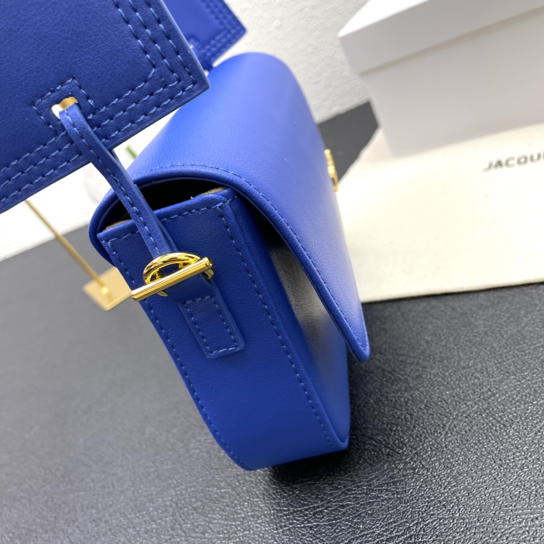 Jacquemus Pre-Owned 2021-2024 Calfskin Le Carinu bag in blue